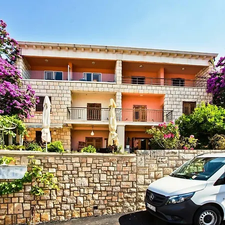 St. Nicholas 흐바르